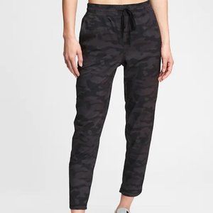GapFit Recycled Runaround Joggers  - size XS
